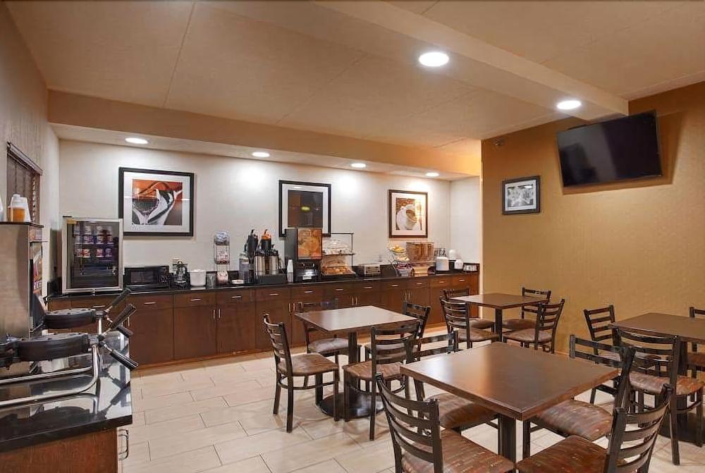 Days Inn By Wyndham Indiana Benjamin Franklin Highway Εξωτερικό φωτογραφία