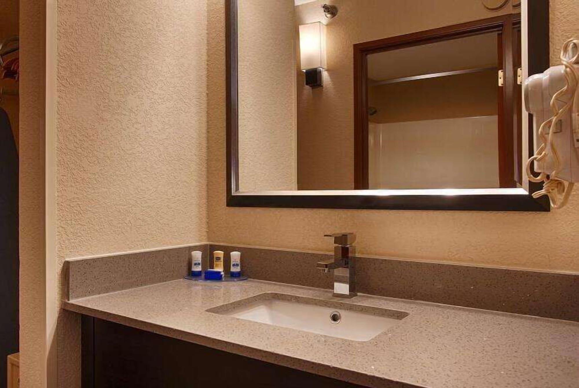 Days Inn By Wyndham Indiana Benjamin Franklin Highway Εξωτερικό φωτογραφία