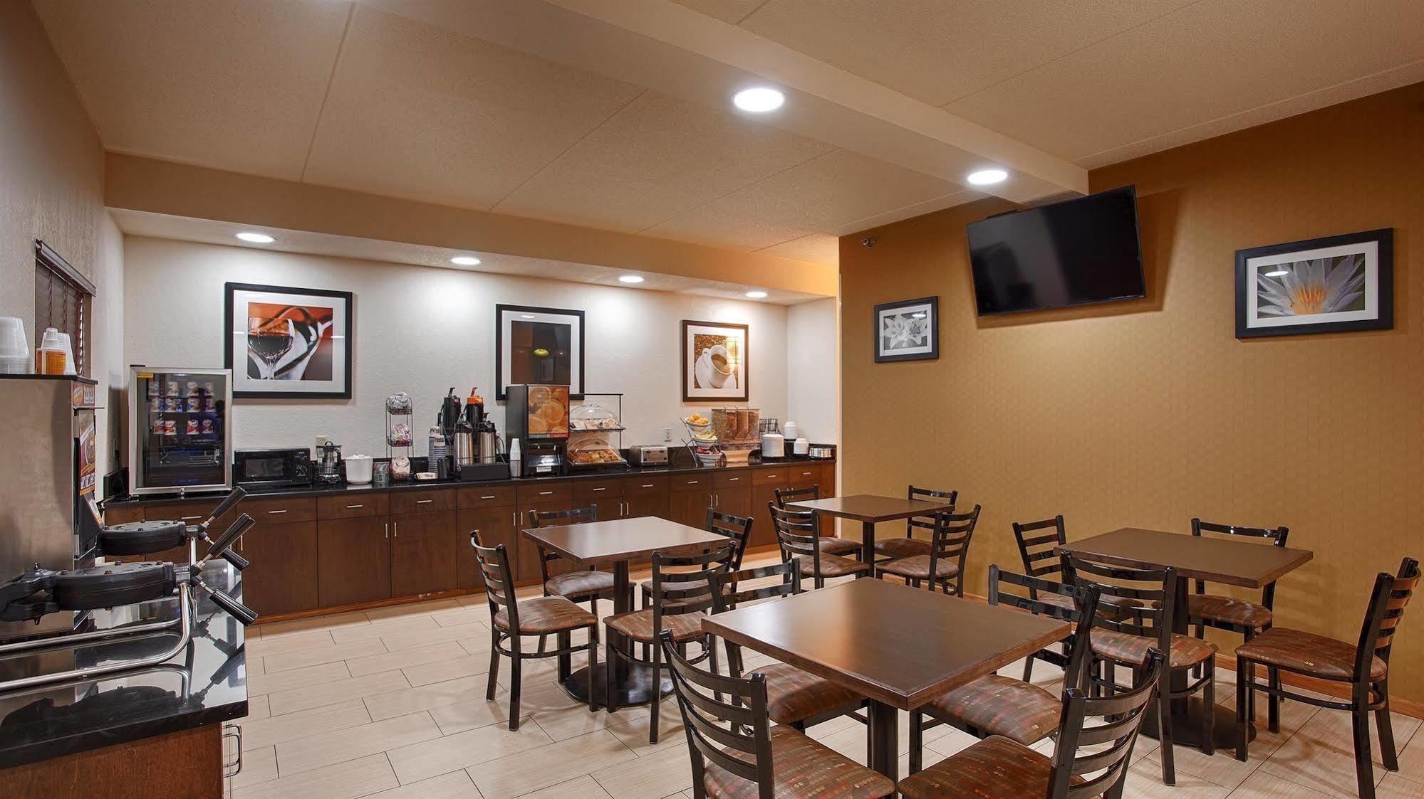 Days Inn By Wyndham Indiana Benjamin Franklin Highway Εξωτερικό φωτογραφία