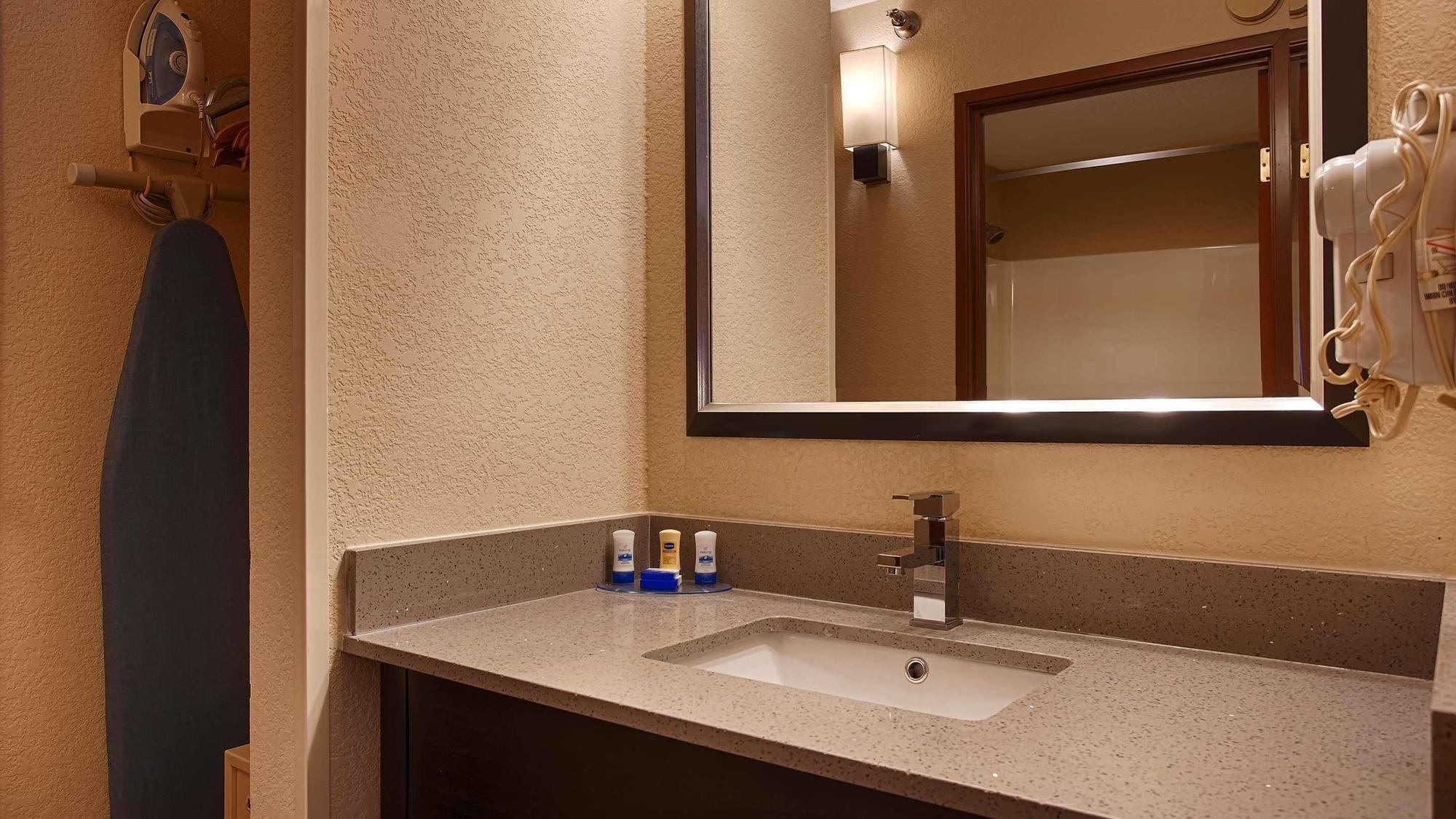 Days Inn By Wyndham Indiana Benjamin Franklin Highway Εξωτερικό φωτογραφία